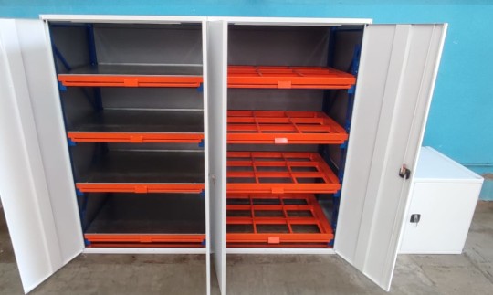 Стеллажи с выдвижными полками с настилом и без