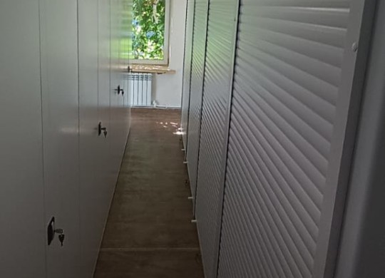 Стеллажи с дверьми